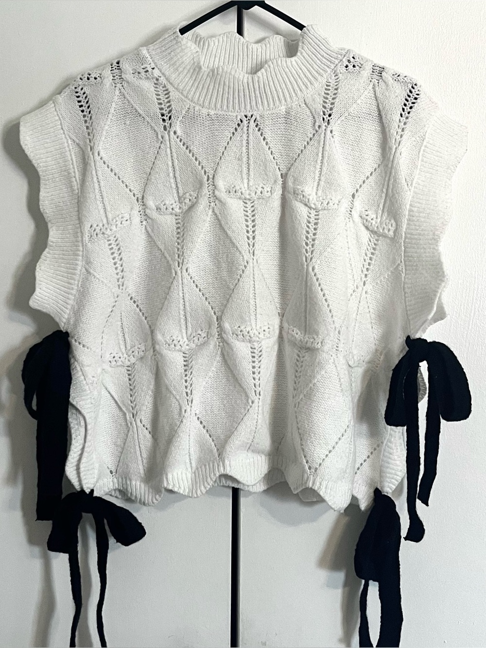Cable Knit Sweater Vest Large Open Side Bows Scalloped Romantic Soft Coquette